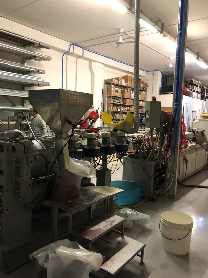 Newlamplast – Fabbrica avvolgibili, tende da sole e zanzariere