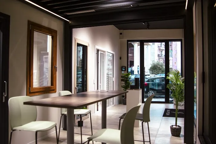 Showroom Vetreria Giarratana – Infissi su misura in pvc e alluminio – Porte interne – Scale – Balaustre