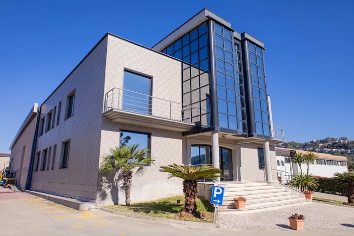 Stirparo srl uffici | Porte blindate e Porte sezionali